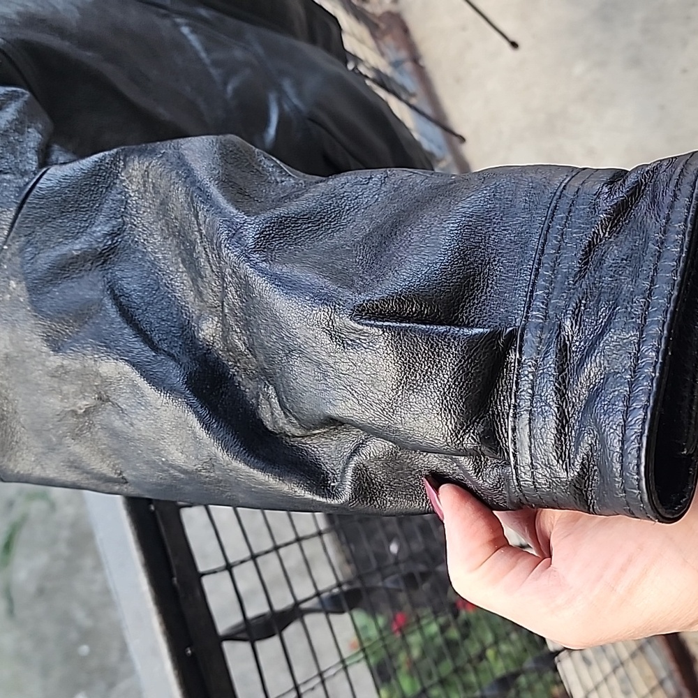 SONOMA WOMENS-  Black Leather Jacket. Size SMALL. - Picture 4 of 15